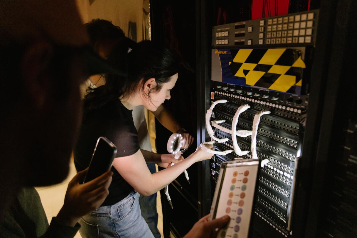 The guests solve a wire puzzle.