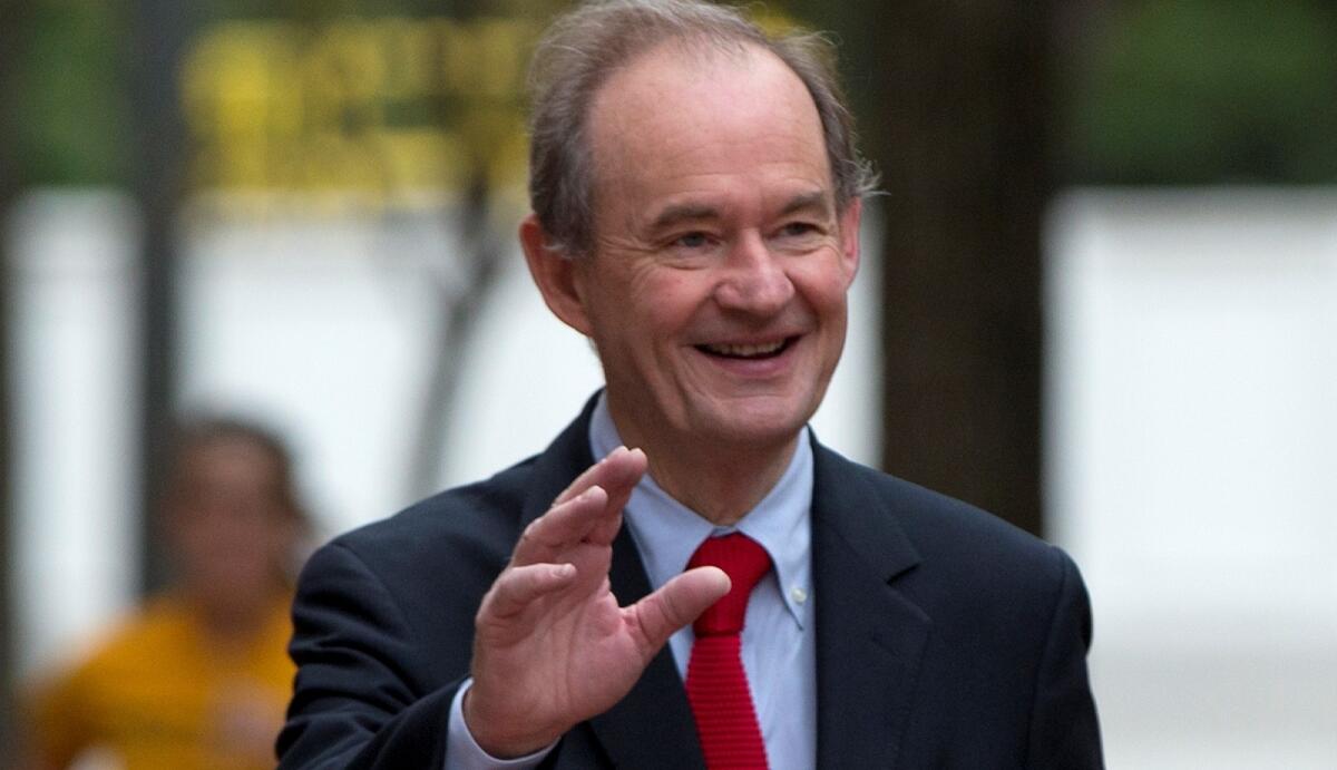 David Boies, the attorney representing former AIG Chairman and CEO Maurice Greenberg, arrives at federal court in Washington, Friday, Oct. 10, 2014. Greenberg is suing the government over its handling of AIG's 2008 bailout loan. (AP Photo/Carolyn Kaster) ** Usable by LA, DC, CGT and CCT Only **
