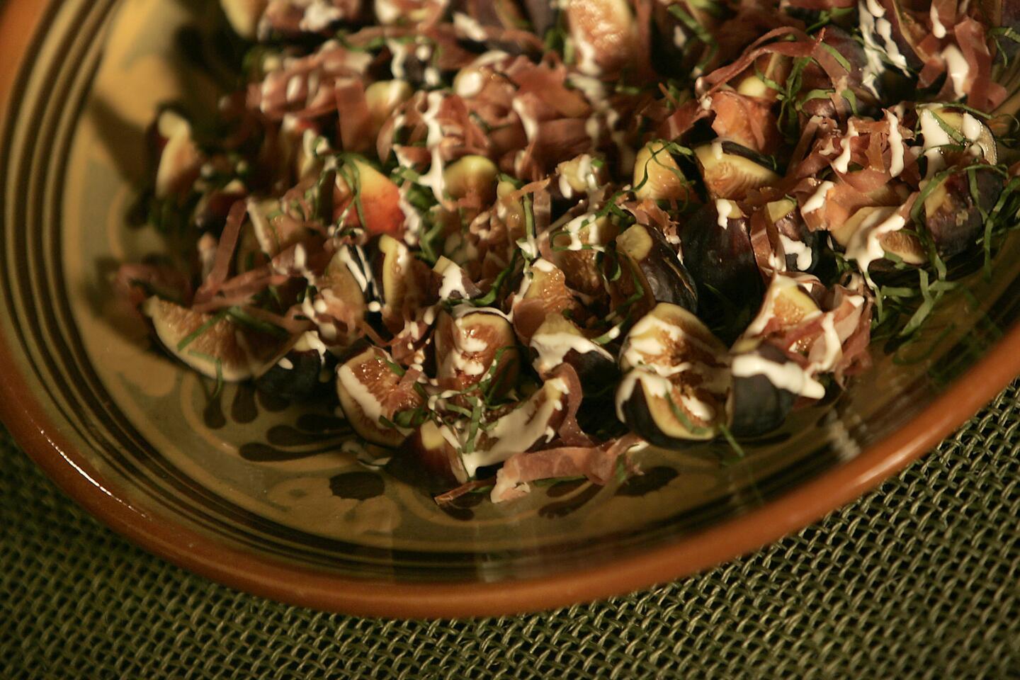 Fig salad with prosciutto and basil
