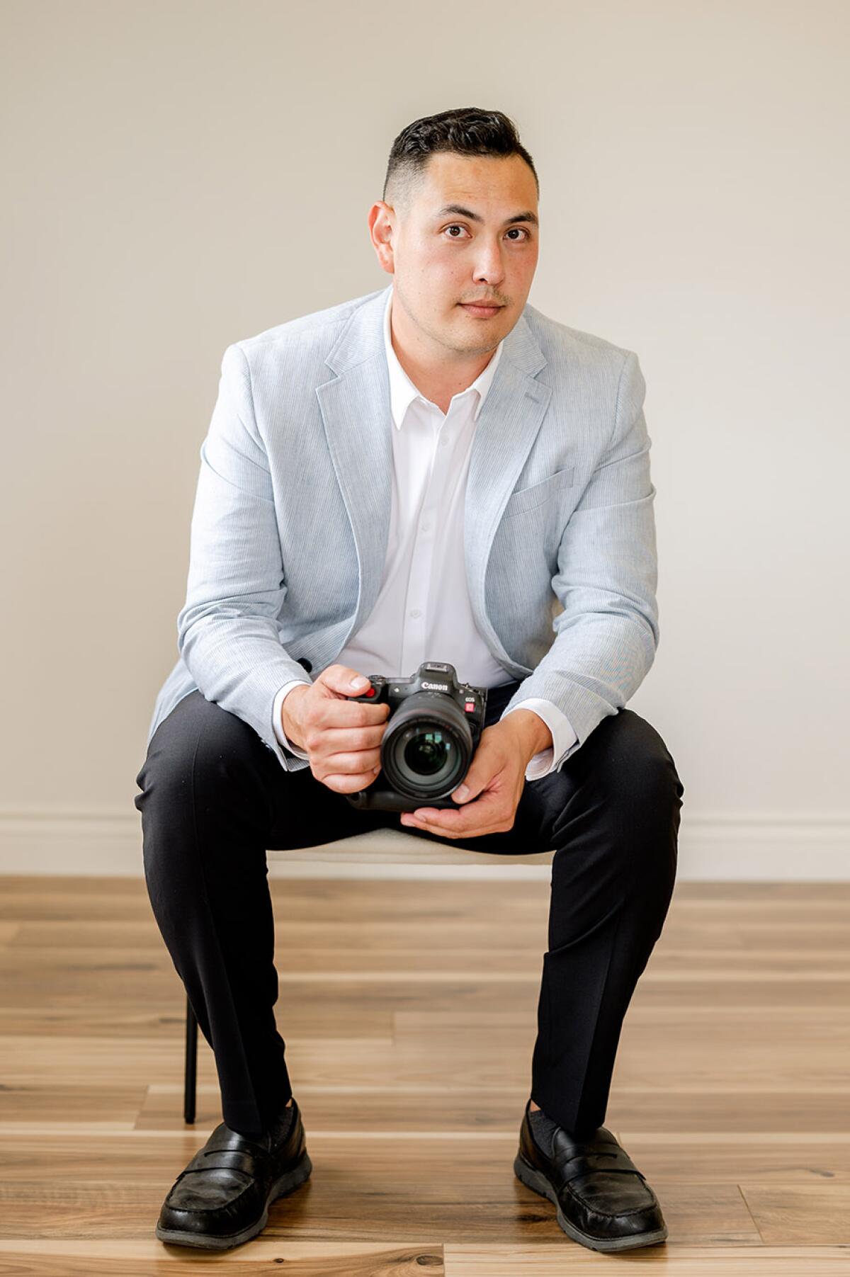 The wedding photographer Steven Dorn.