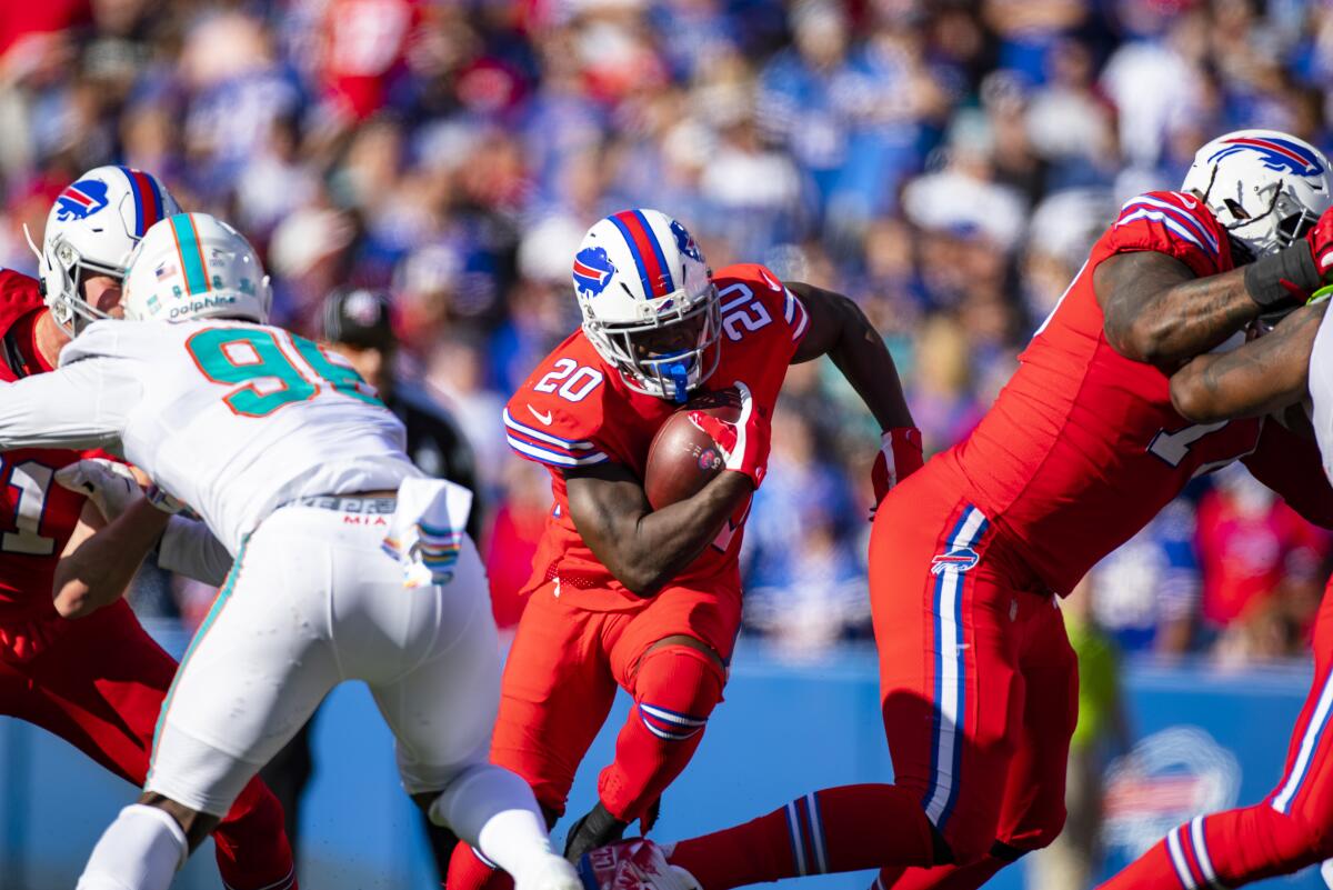 Buffalo Bills running back Frank Gore carries the ball against the Miami Dolphins in the fourth quarter Sunday.
