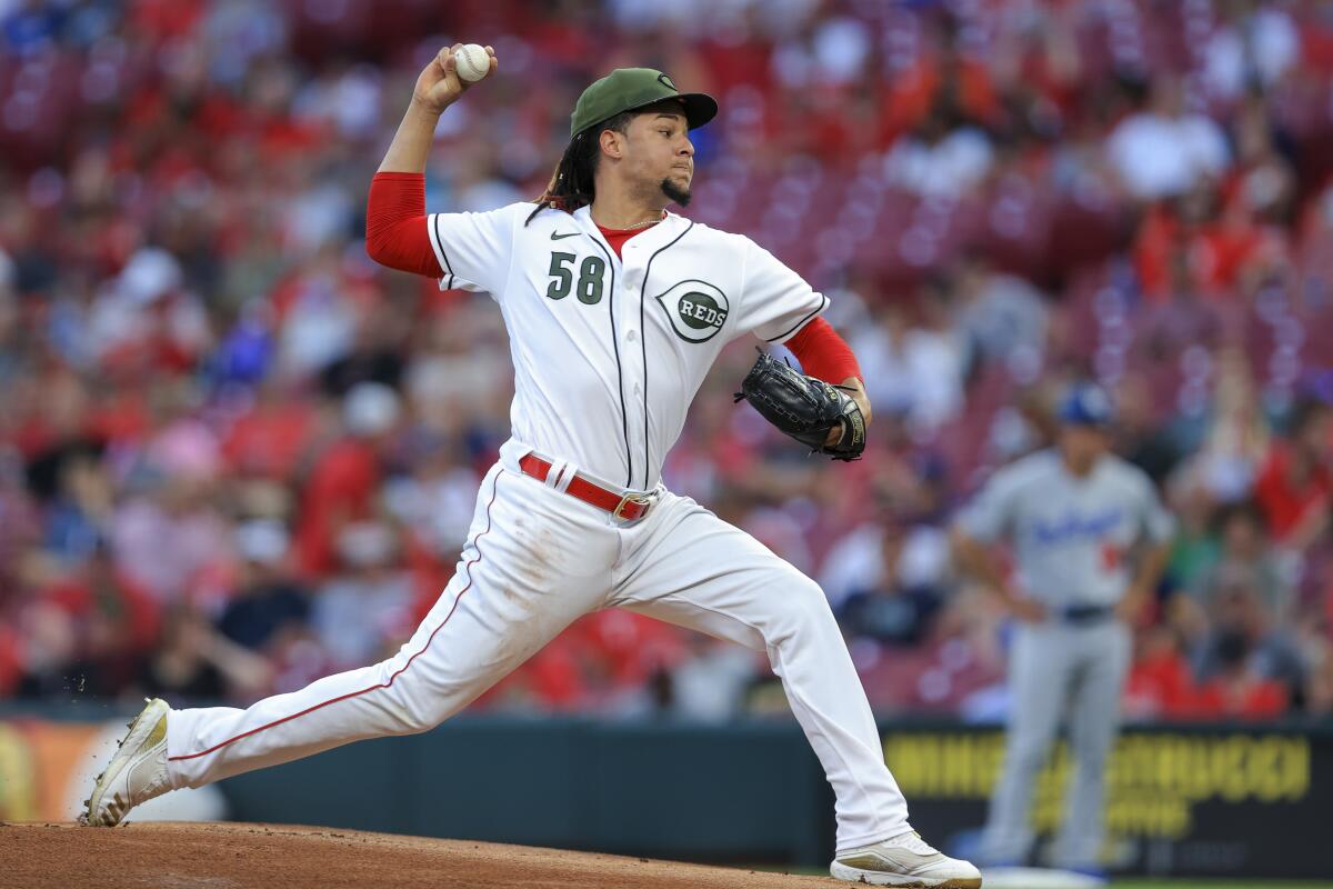 Cincinnati Reds pitcher Luis Castillo throws against the Dodgers in the first inning.