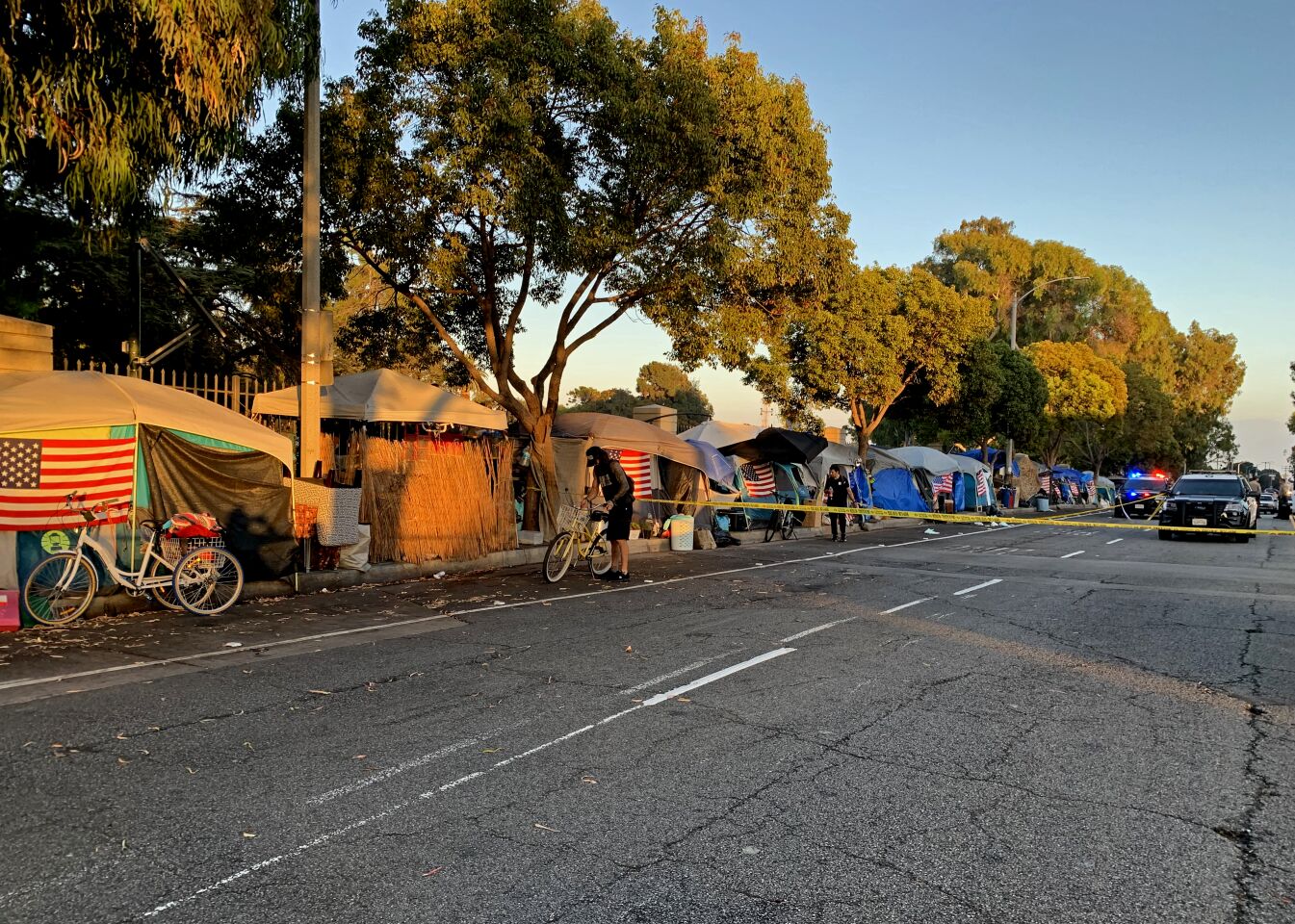 BRENTWOOD, CALIF. - SEPT. 15, 2021 - Sheriff's vehicles are seen on San Vicente Blvd. at the encampment outside the grounds of the VA on San Vicente Blvd. in the Los Angeles neighborhood of Brentwood on Sept. 15, 2021, hours after a resident of the camp was fatally stabbed. (Carla Hall / Los Angeles Times)