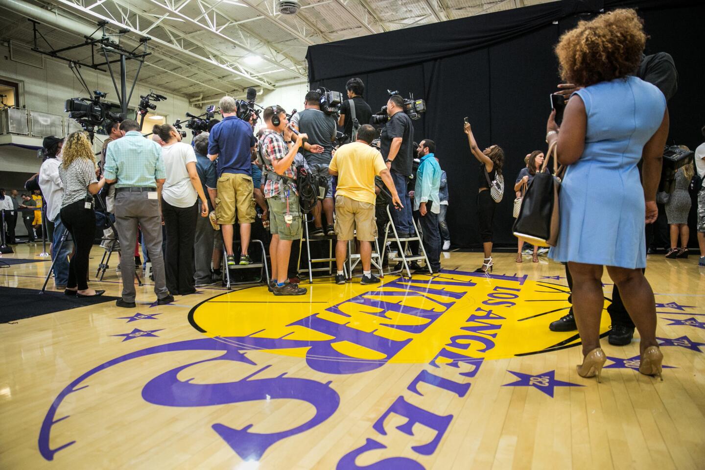 la-sp-lakers-media-day-la0031379332-20150928