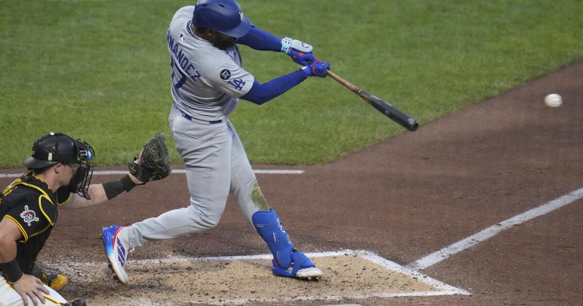 'Want to see that edge.' How Dodgers hope Teoscar Hernandez turns around difficult season