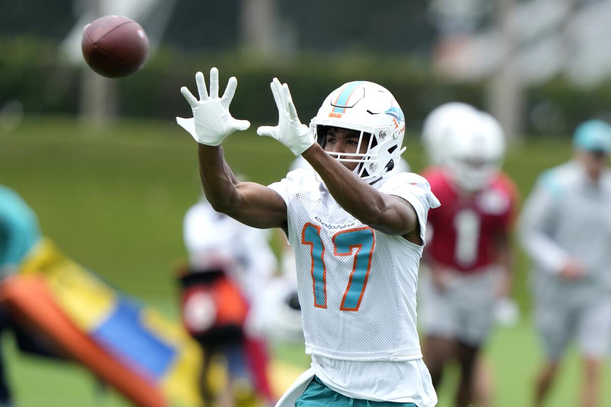 Dolphins WR Jaylen Waddle leaves joint practice against Falcons