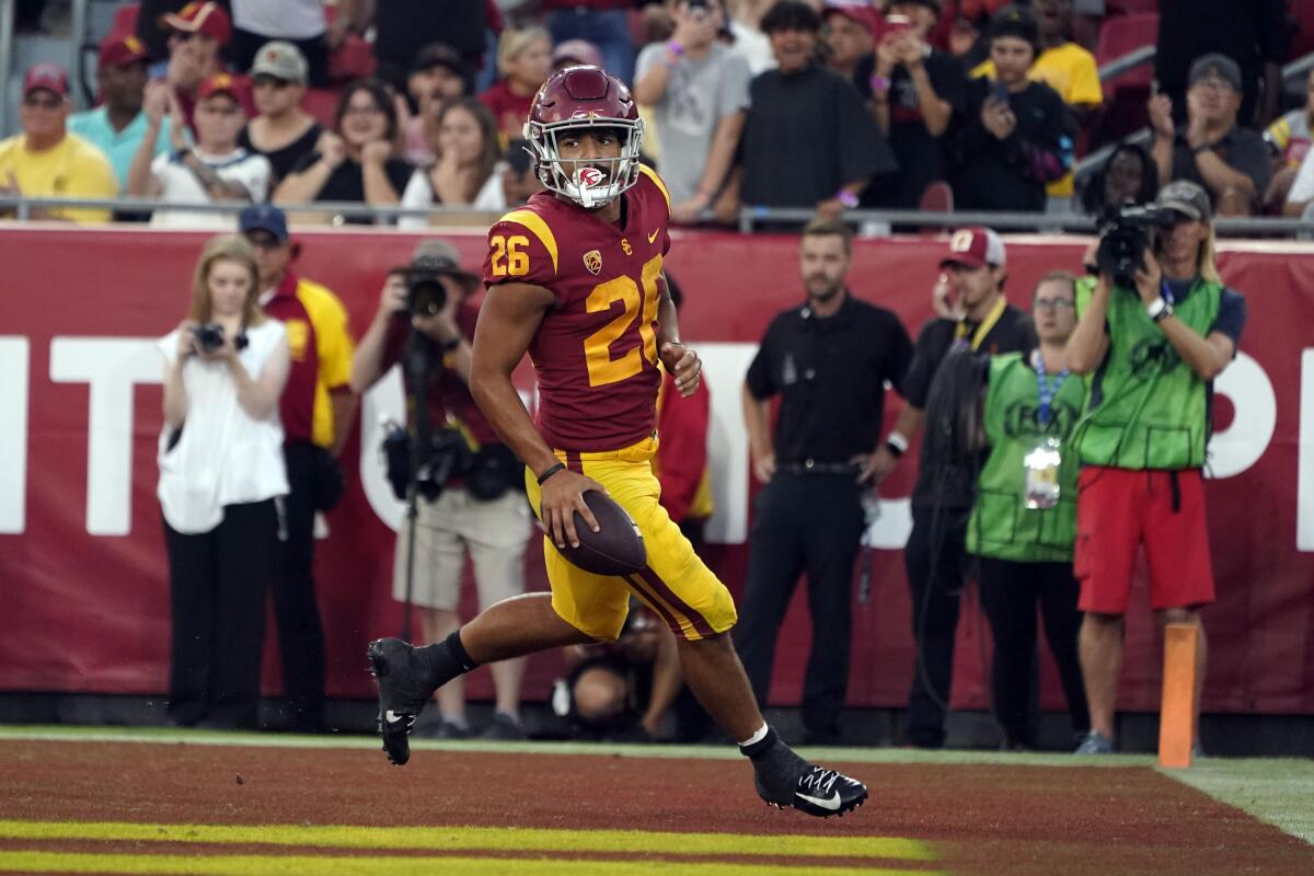 USC running back Travis Dye (26) scores a touchdown against Washington State in the first half Saturday.