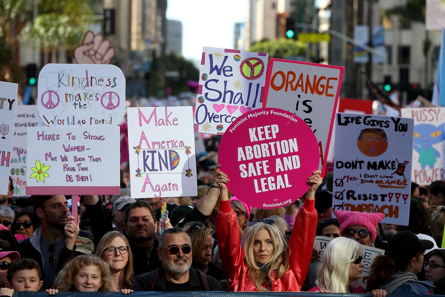 La marcha de mujeres en el centro de Los Ángeles