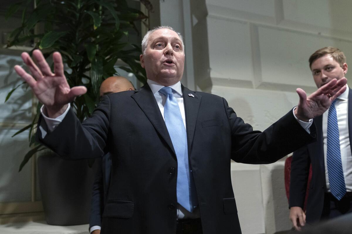 El representante Steve Scalise llega a la Cámara de Representantes el jueves 12 de octubre de 2023.