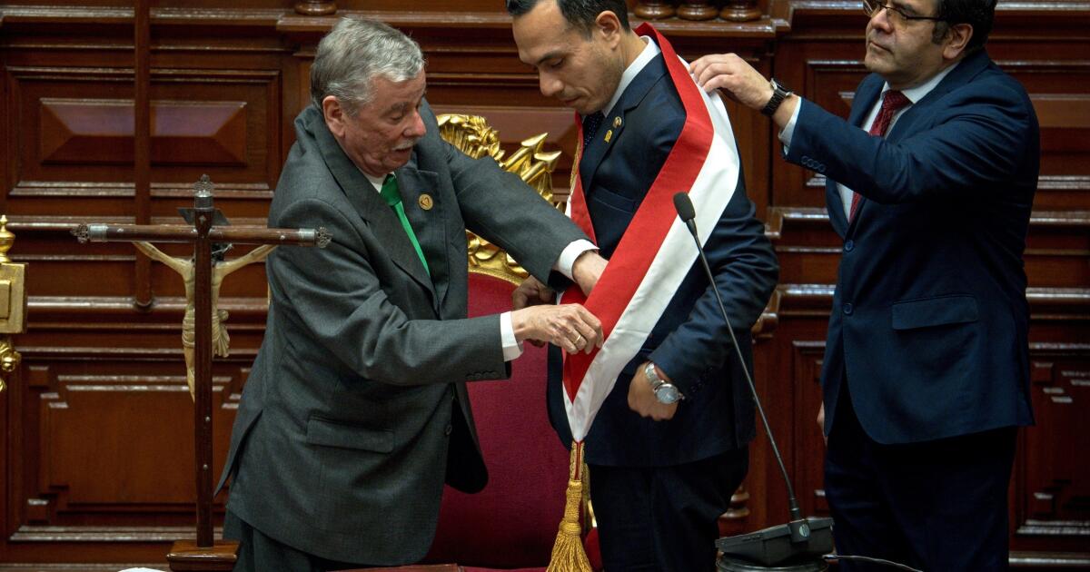 Presidente de Perú se reúne con alcalde que caminó 1.000 kilómetros hacia Lima y buscan pacto social