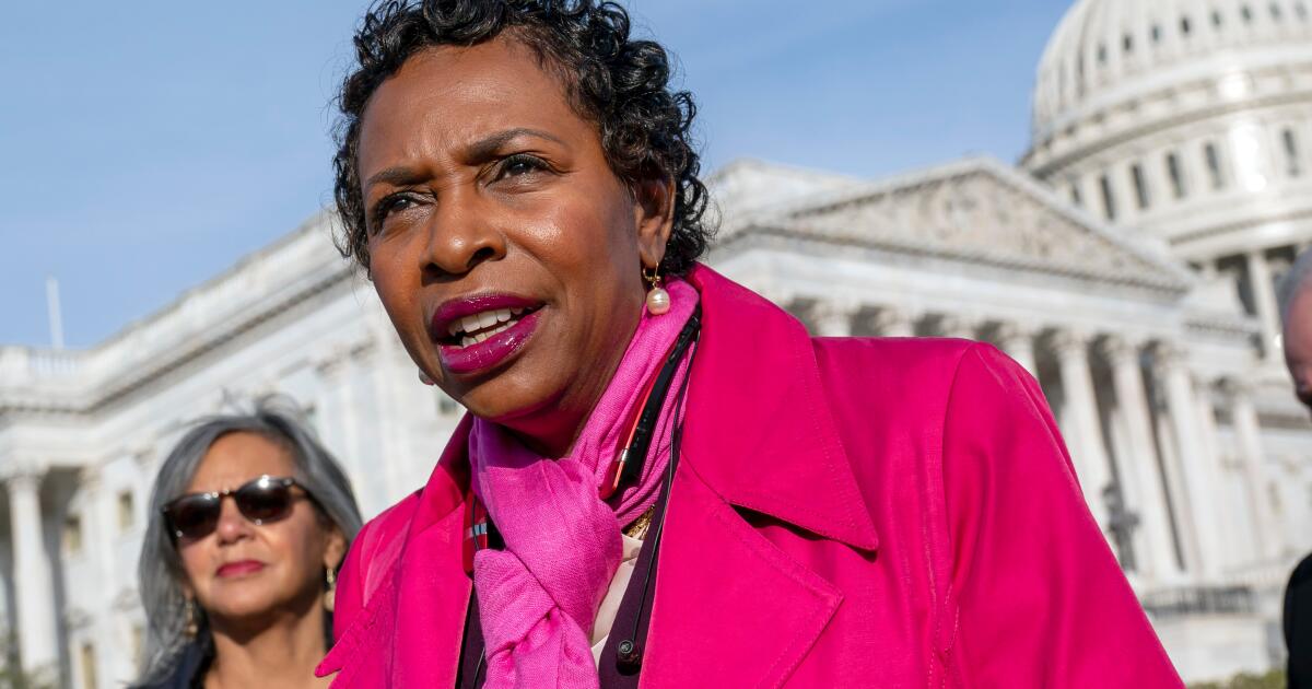 O presidente do Congressional Black Caucus criticou Trump por uma postagem racista sobre Obama O presidente do Congressional Black Caucus criticou Trump por uma postagem racista sobre Obama