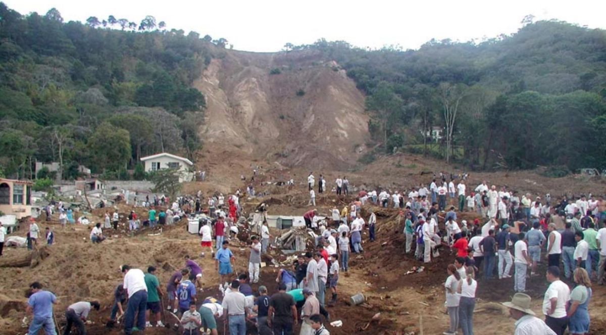 Imagen después del terremoto de 2011 en Las Colinas, municipio de Santa Tecla, en El Salvador. Foto archivo