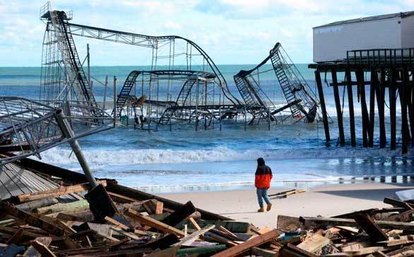 Photos: Hurricane damage at N.Y., N.J. amusement piers - Los Angeles Times