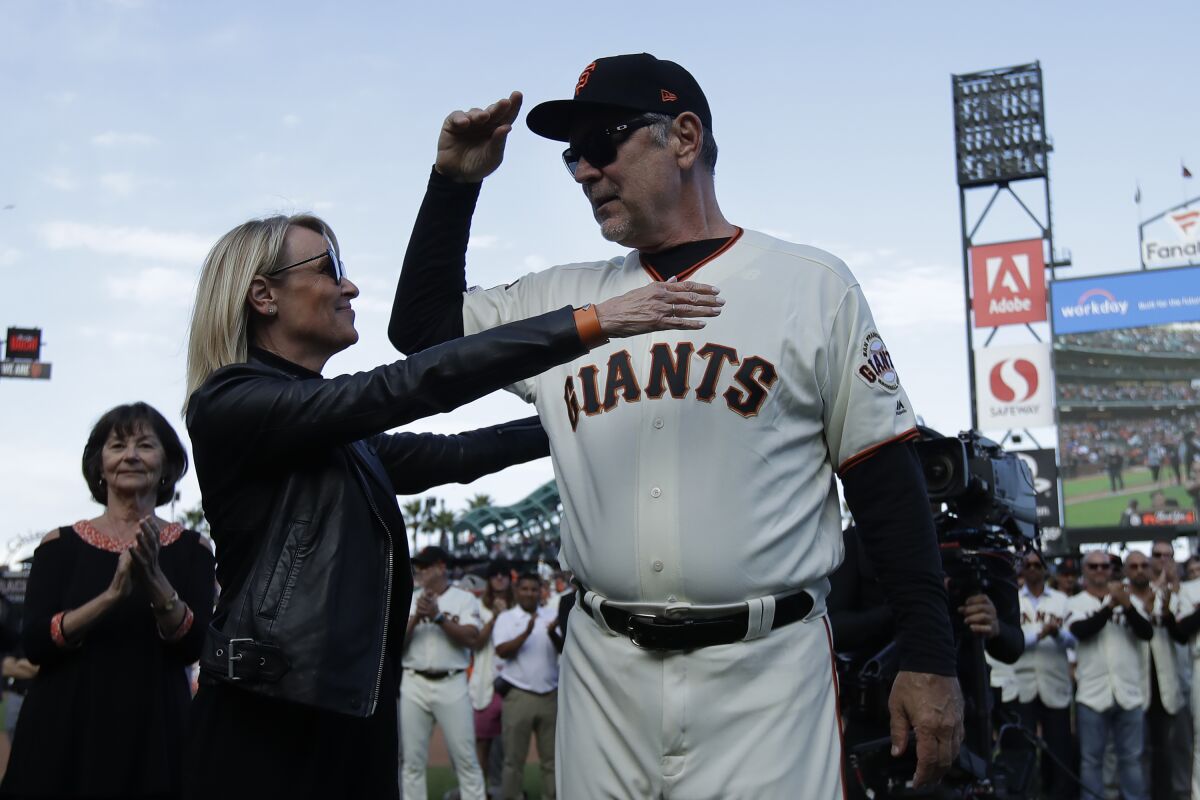 Special ceremony following Bruce Bochy's final game as Giants