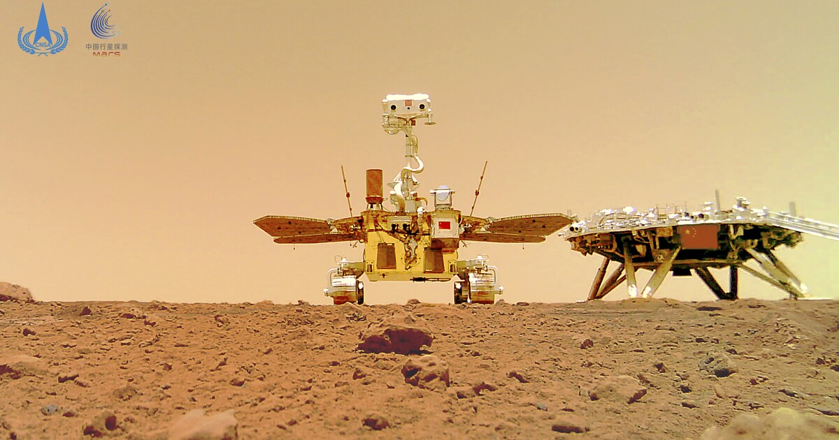 Photos show Chinese rover on the surface of Mars