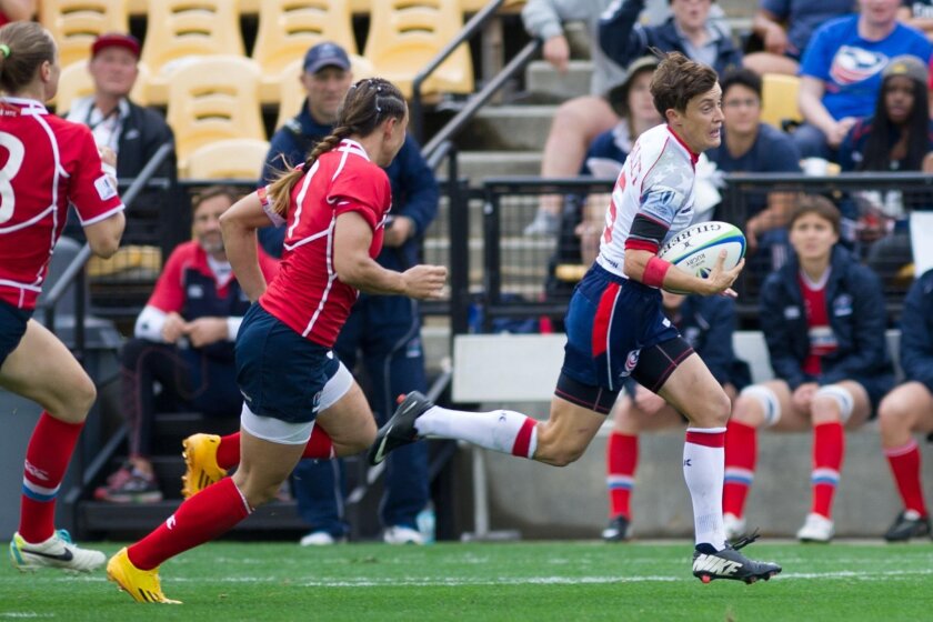 Jessica Javelet breaks through the Russian defense in the World Rugby Women's Sevens World Series.