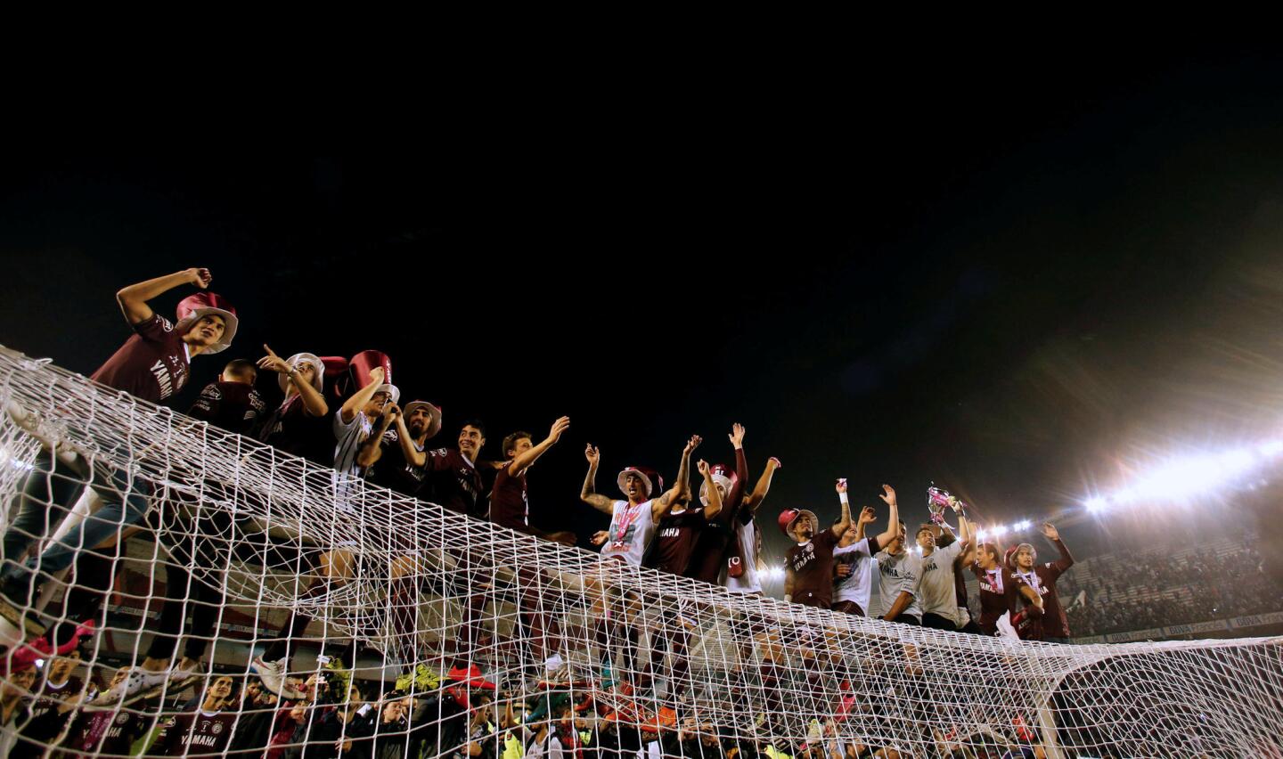 Football Soccer - San Lorenzo v Lanus - Argentine First Division Final Match - Antonio Liberti stadium, Buenos Aires, Argentina 29/5/16. Lanus players celebrate with the trophy. REUTERS/Marcos Brindicci ** Usable by SD ONLY **