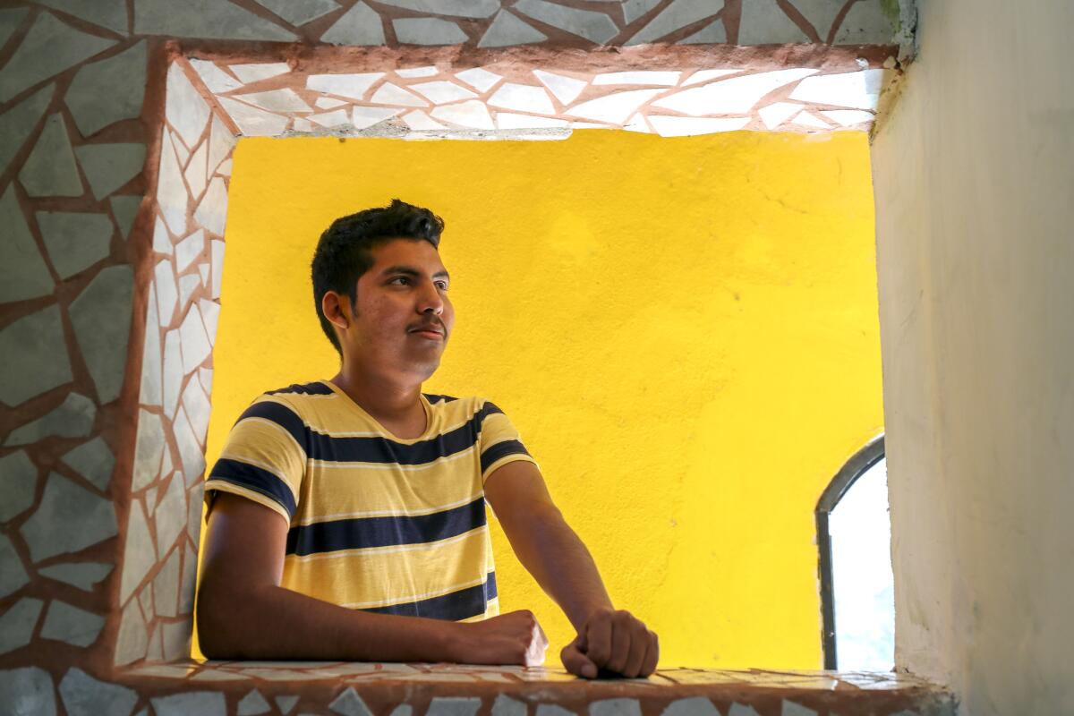 David Enamorado, de Honduras, en Tu Casa, un hogar para migrantes centroamericanos, en Tijuana, México, el jueves 14 de noviembre de 2019.
