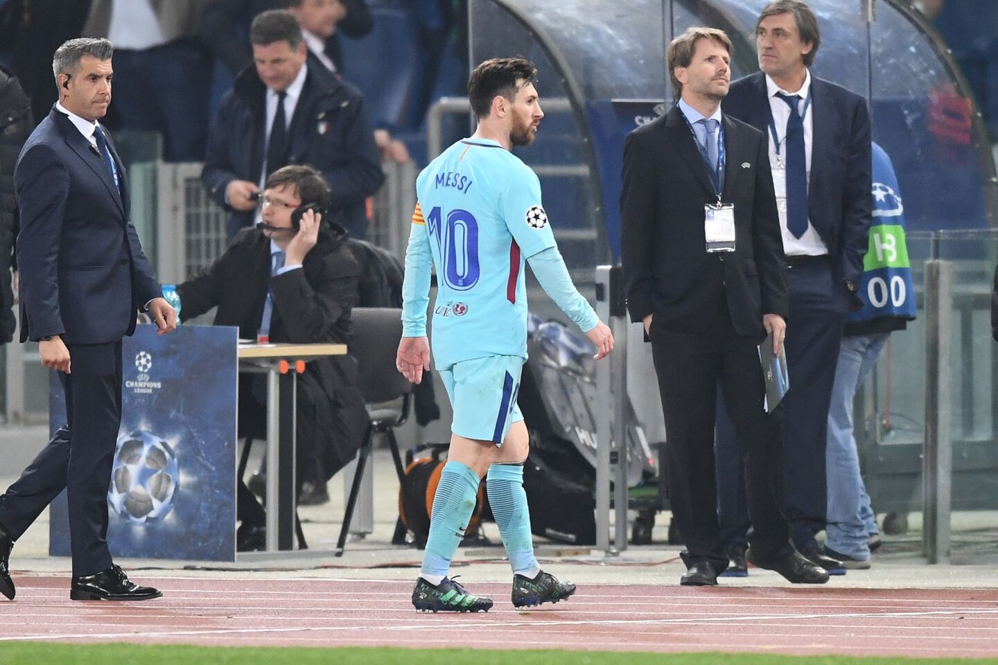 ROME, ITALY - APRIL 10: Lionel Messi of Barcelona walks off the pitch after the UEFA Champions League Quarter Final Second Leg match between AS Roma and FC Barcelona at Stadio Olimpico on April 10, 2018 in Rome, Italy.