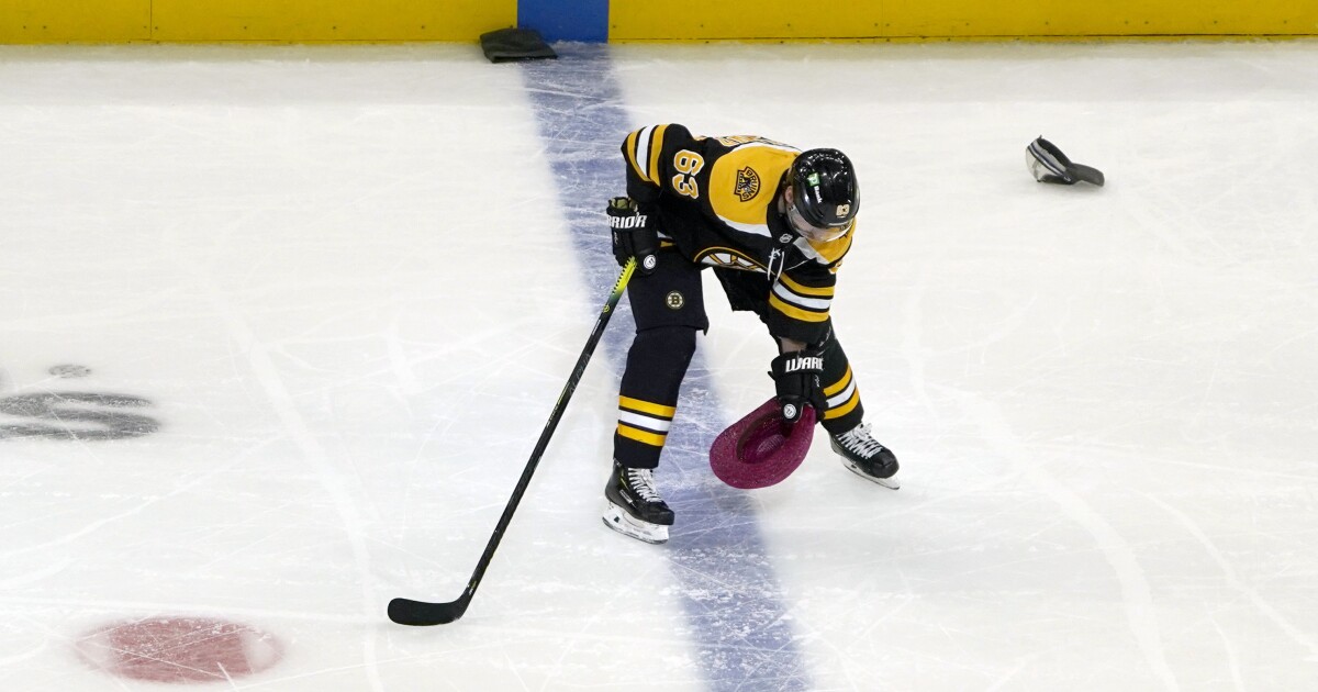 Marchand anota un hat-trick cuando los Bruins vencen a Canadá 5-1