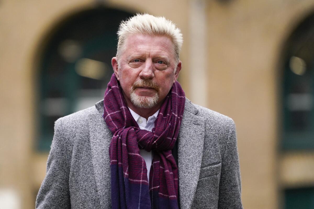 ARCHIVO - El extenista alemán Boris Becker llega a una corte en Londres el viernes 8 de abril de 2022