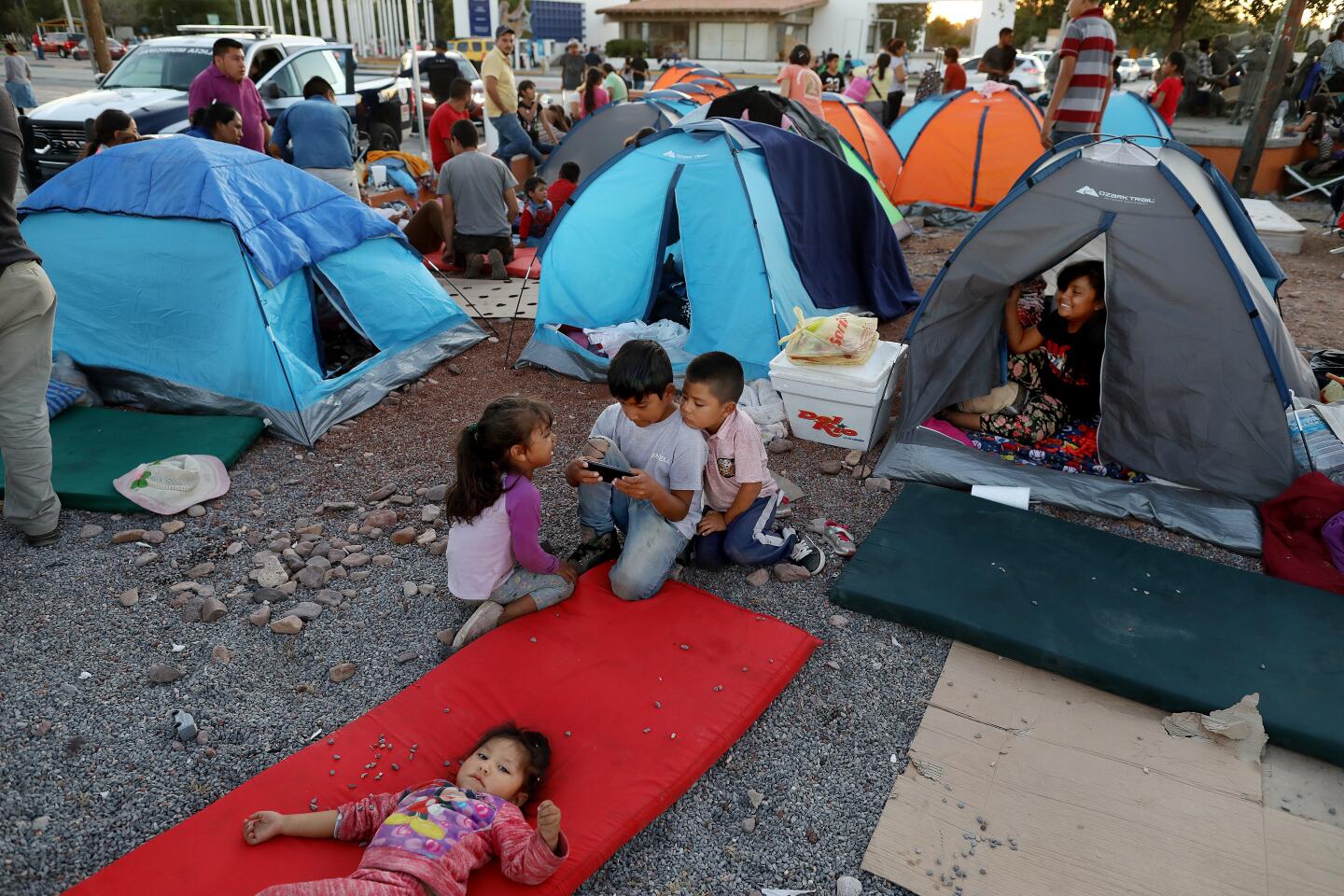 CIUDAD JUAREZ, CHIHUAHUA -- THURSDAY, SEPTEMBER 26, 2019: Mexicans seeking political asylum camp near the Bridge of the Americas international port of entry in Ciudad Juarez, Chihuahua, on Sept. 26, 2019. In Juarez, at least 1,000 Mexican migrants were camped at three border bridges last week, according to a briefing by officials from the State Population Council. The increase of organized crime and extortion in Mexico has led to and increase in Mexicans seeking political asylum. (Gary Coronado / Los Angeles Times)