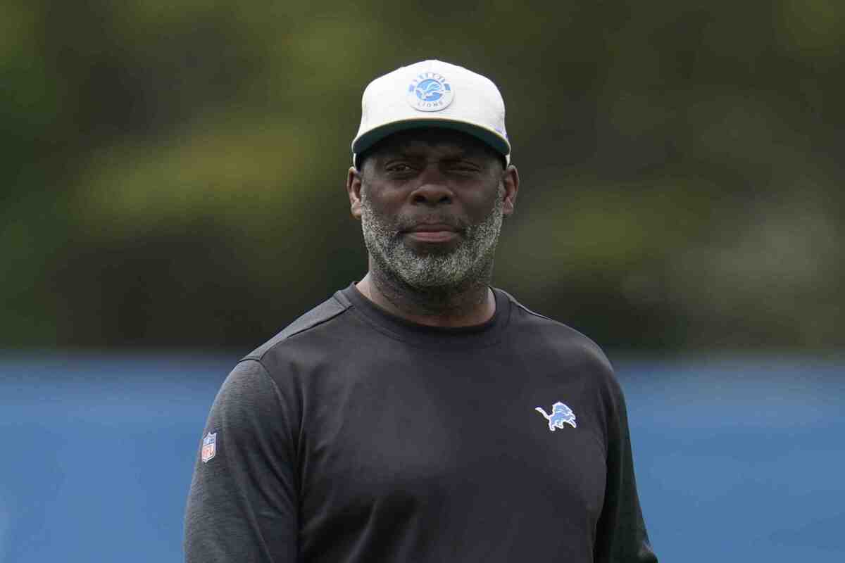 Detroit Lions offensive coordinator Anthony Lynn watches practice