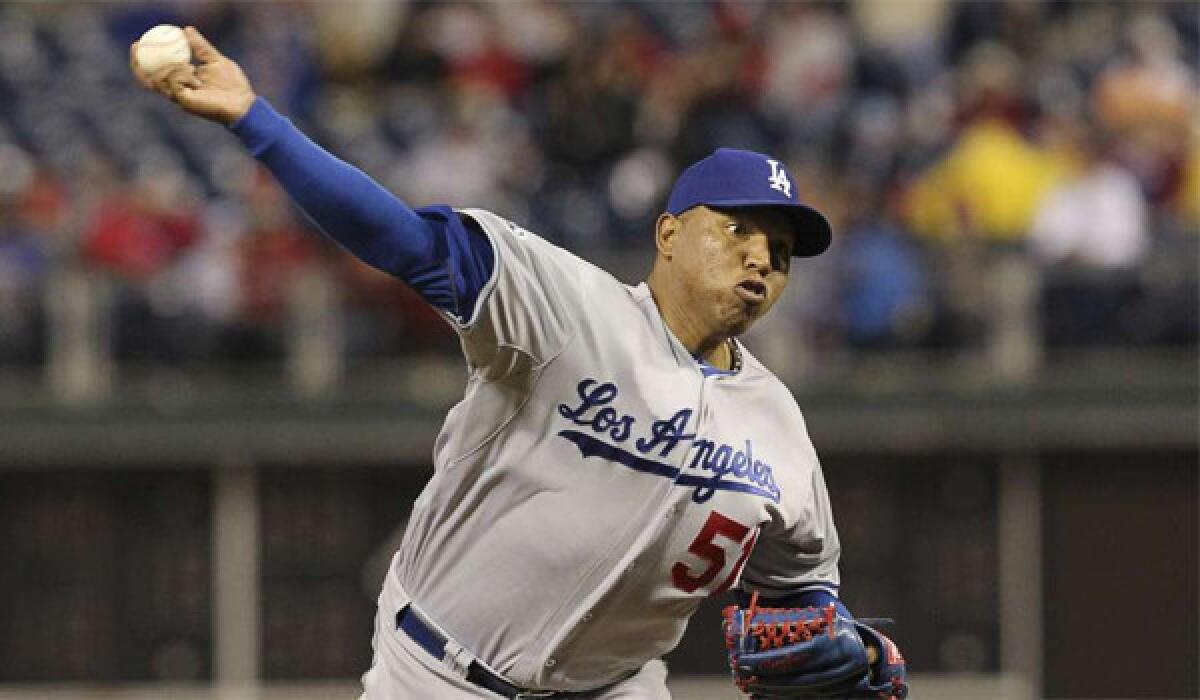 Ronald Belisario, who had a strong comeback season in 2012, signed a one-year contract for $1.45 million on Friday.