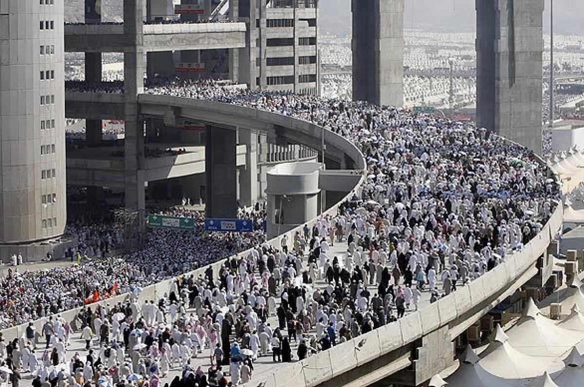 In previous years, hundreds of thousands of Muslim pilgrims descend upon Mecca, Saudi Arabia