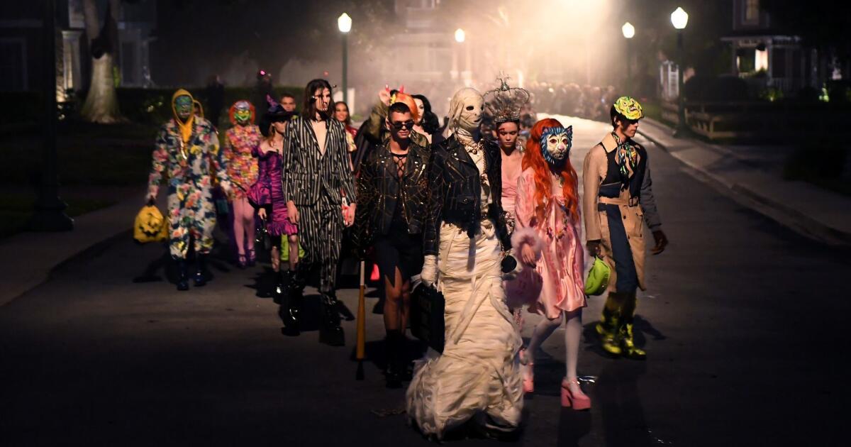 At Moschino, Jeremy Scott takes a stab at haute Hollywood horror - Los ...