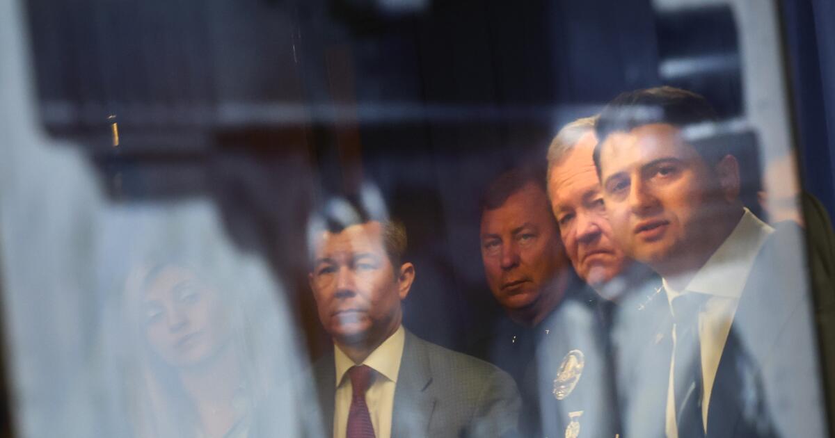 Federais dizem que ‘mãe’ chefe da 18th Street lidera gangue para marido da máfia mexicana Federais dizem que ‘mãe’ chefe da 18th Street lidera gangue para marido da máfia mexicana