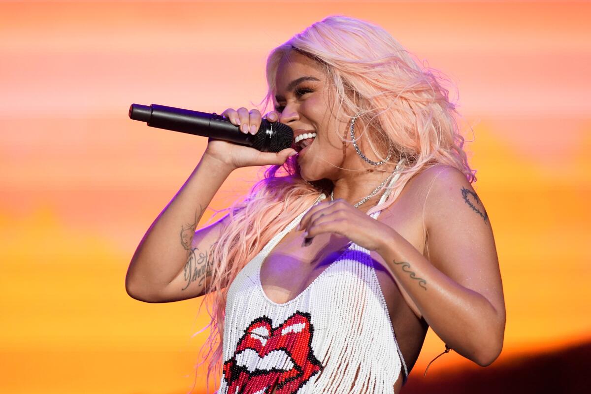 Karol G actúa el primer día del Festival de Música Lollapalooza en Chicago 