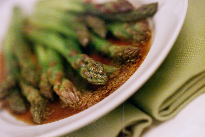 Recipe: Japanese asparagus with pounded sesame sauce