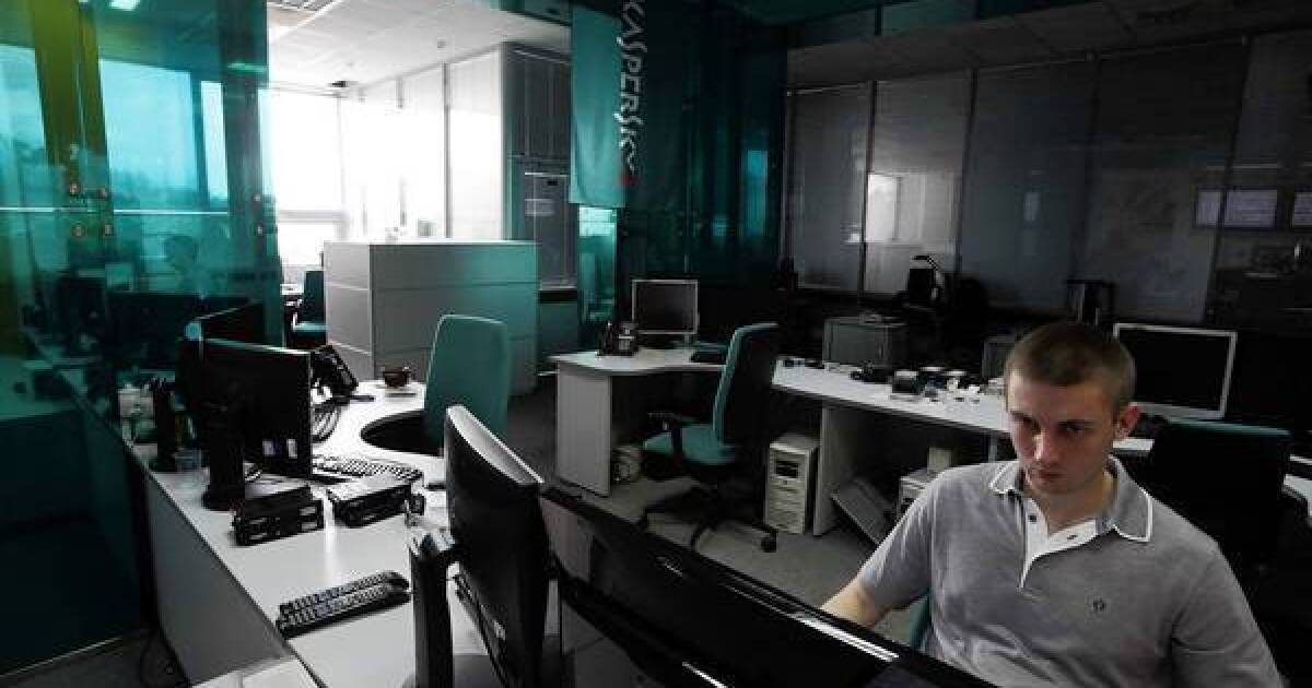 Russia computer experts who detected Flame malware issue warning - Los ...