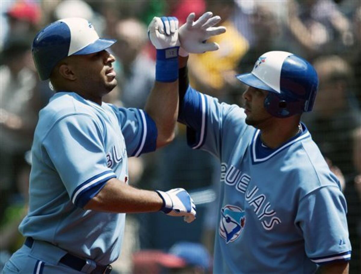 VERNON WELLS TORONTO BLUE JAYS ACTION SIGNED 8x10