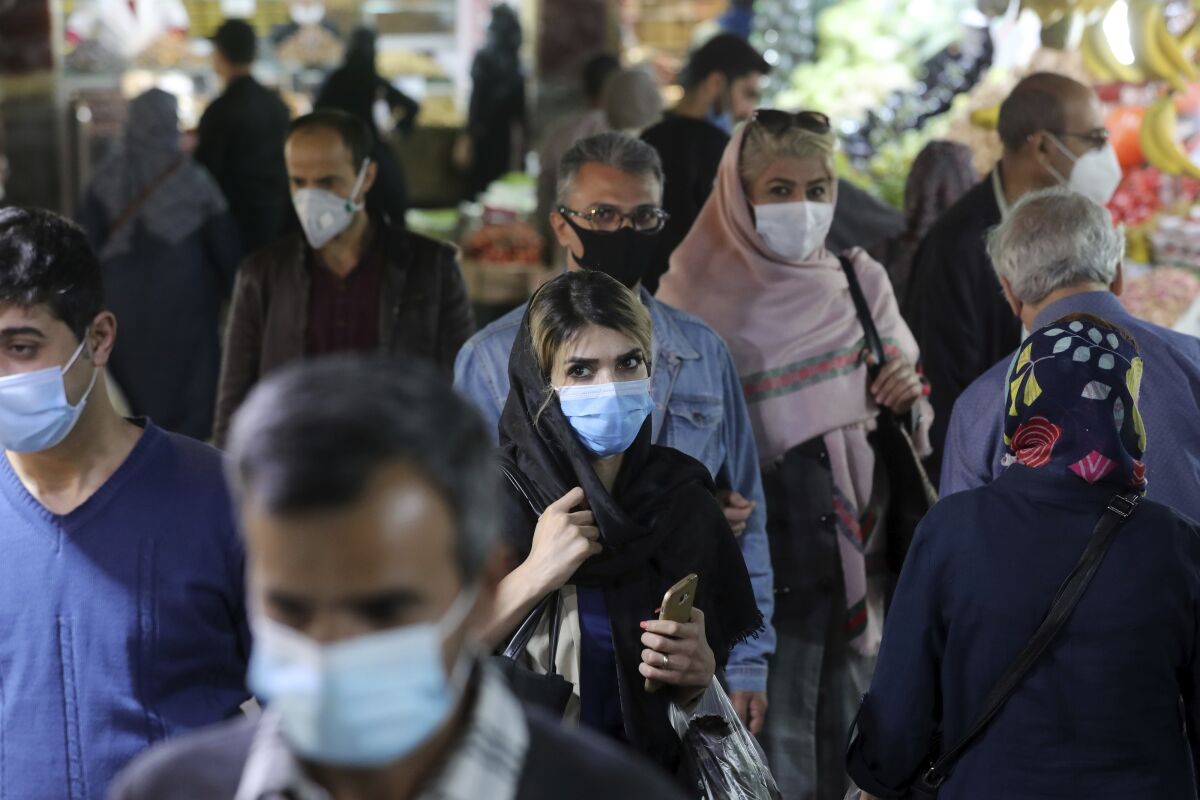 People wearing masks in the Tajrish bazaar in northern Tehran