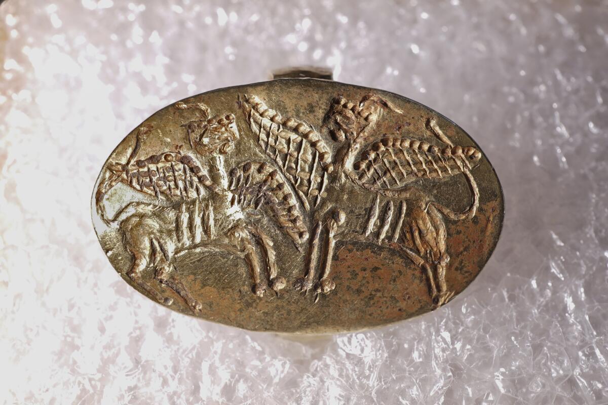  un anillo de oro de la era micénica devuelto por funcionarios suecos 