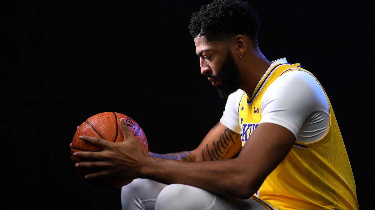 Anthony Davis Return To New Orleans Delights Area Fans Of Lakers Los Angeles Times