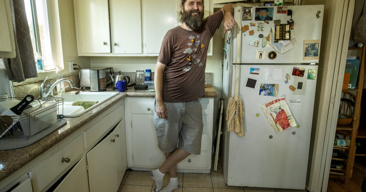 Why achieve this many LA flats come with out fridges? Why achieve this many LA flats come with out fridges?