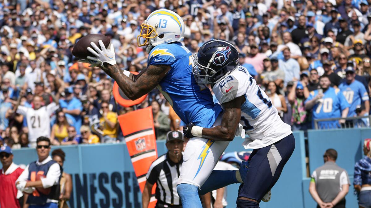 Titans snap 8-game skid with 27-24 win over Chargers