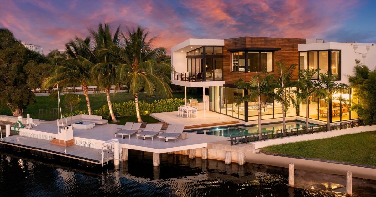 Bintang pengisi daya Joey Bosa membeli rumah di atas air di kota kelahirannya Fort Lauderdale