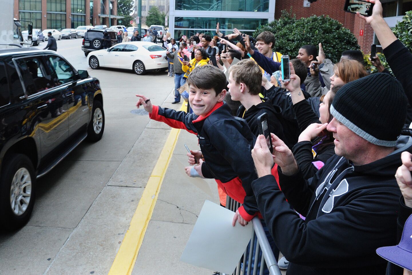 A crowd cheers as Lakers star Kobe Bryant leaves the Westin Hotel in Memphis, Tenn., in a personal vehicle to head to the arena for a game against the Grizzlies on Feb. 24, 2016.