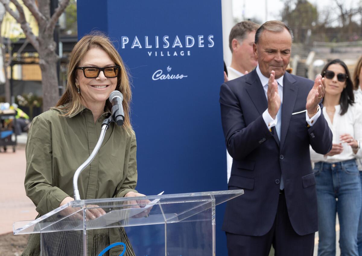 Fashion designer Elyse Walker announces reopening of flagship store in Palisades Village