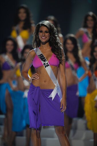 Swimsuit: Miss France 2011 Laury Thilleman