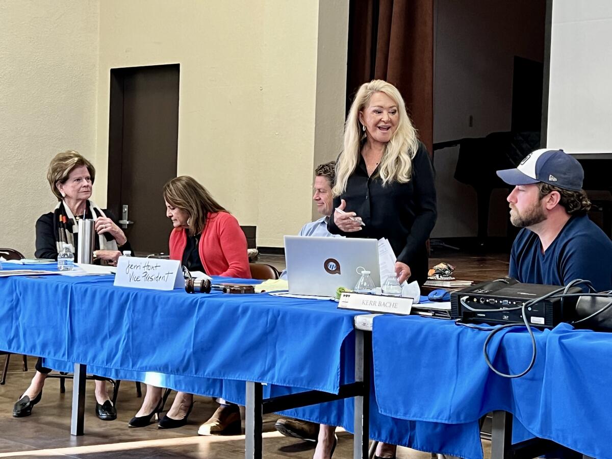 La Jolla Town Council Vice President Jerri Hunt helps introduce candidates for trustee spots.