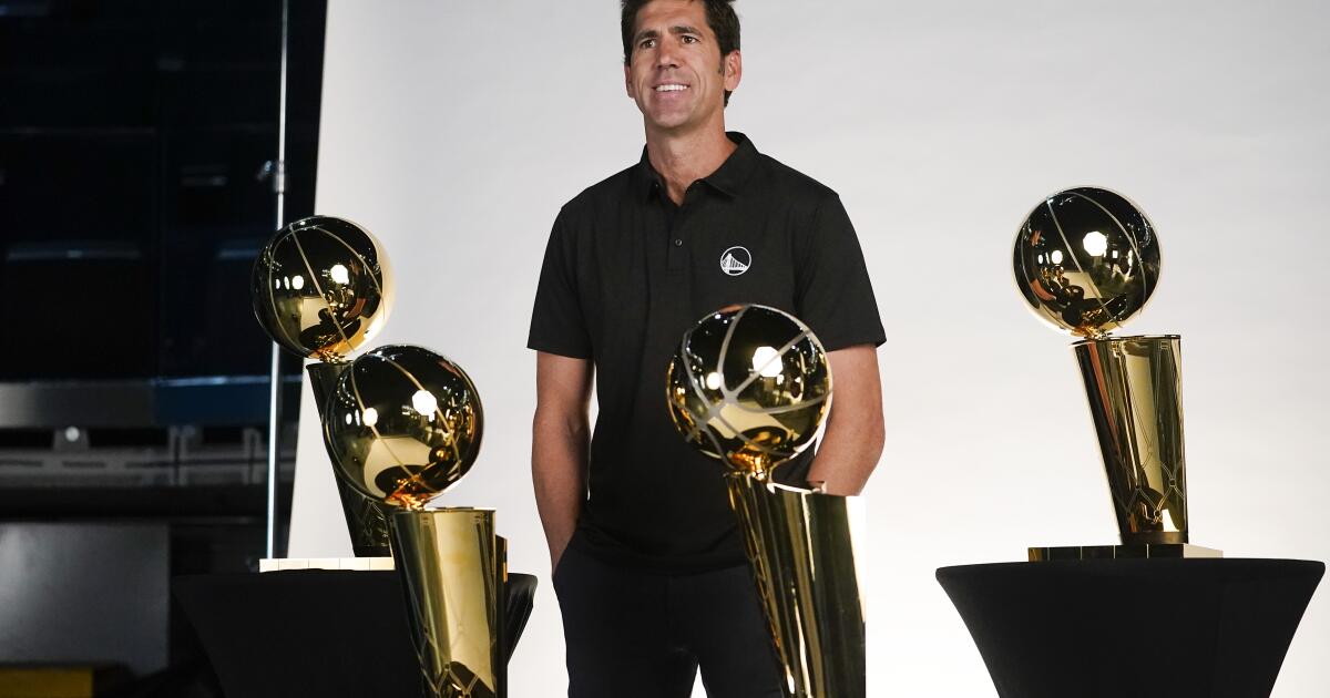 Los comandantes contratan al ex gerente general de los Warriors, Bob Myers, como asesor