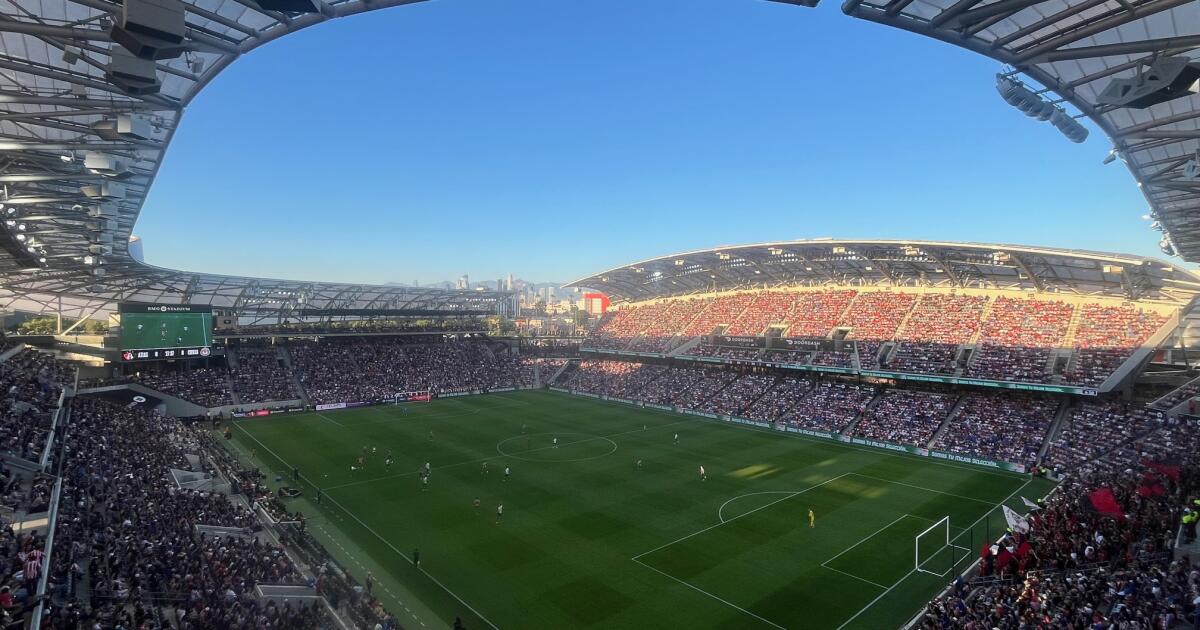 Jóvenes de Chivas derrotan al Atlas ante un lleno en el BMO Stadium Jóvenes de Chivas derrotan al Atlas ante un lleno en el BMO Stadium