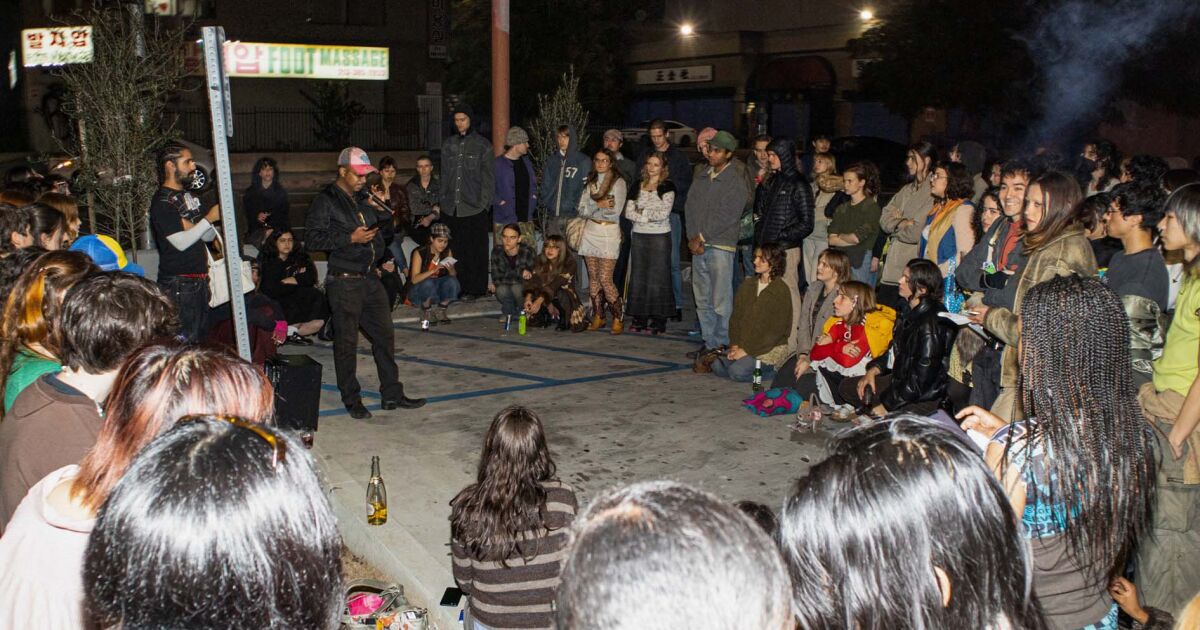 L.A.’s guerrilla readings are invading parking lots and cemeteries