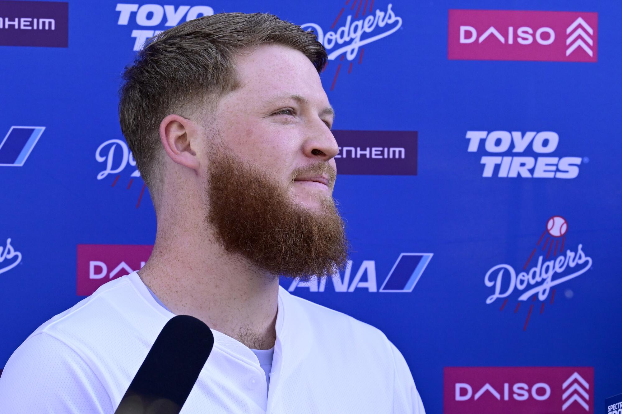 Dodgers atıcısı Will Klein, 31 Ocak'ta Dodger Stadyumu'nda DodgerFest sırasında konuşuyor.