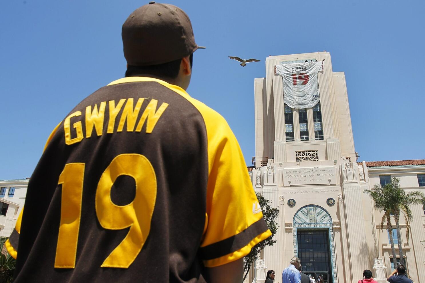 Tony Gwynn Jr. calls Padres game on anniversary of father's death